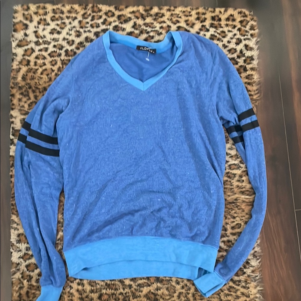 Wildfox v neck knit sweatshirt